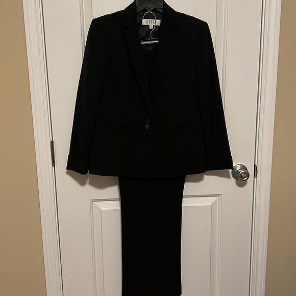 Kasper Black 2-pce suit, Sz 8P, NWOT - Picture 2 of 11